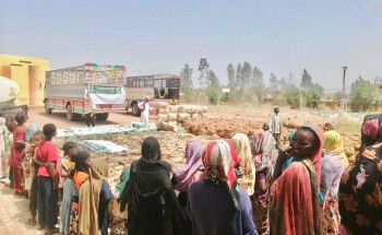 مركز الملك سلمان للإغاثة يوزع مساعدات إغاثية لـ 1,565 أسرة في مدينة ود مدني بولاية الجزيرة السودانية