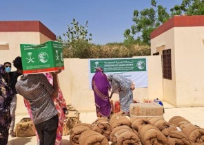 مركز الملك سلمان للإغاثة يوزع مساعدات إغاثية لـ 514 أسرة في مدينة رفاعة بولاية الجزيرة السودانية