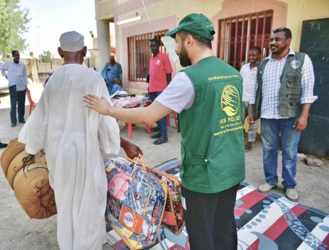 مركز الملك سلمان للإغاثة يوزع مساعدات متنوعة في دار البني عامر في ولاية البحر الأحمر بالسودان