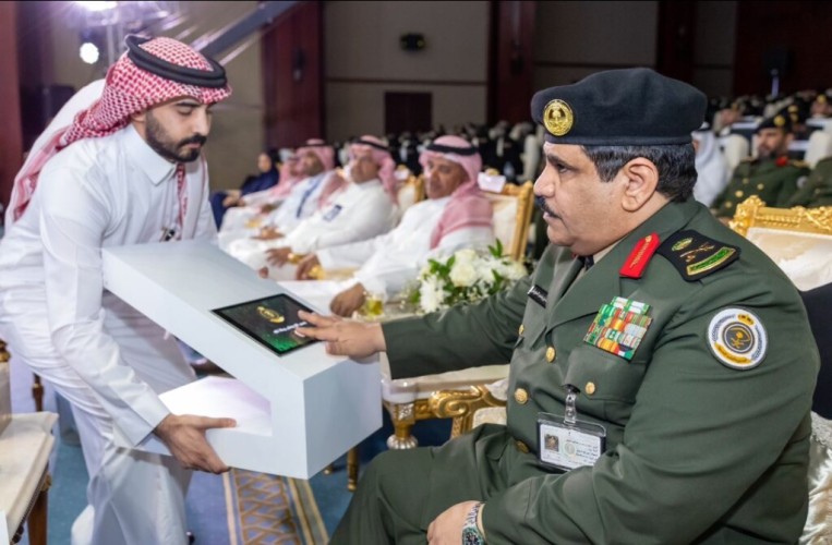 برعاية الأمير عبدالعزيز بن سعود .. مدير عام السجون يدشن نظام منجز للتعاملات الإلكترونية
