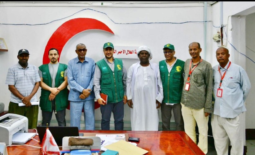 فريق مركز الملك سلمان للإغاثة يلتقي رئيس جمعية الهلال الأحمر السوداني
