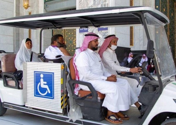 شؤون الحرمين توفر خدمة إيصال الأشخاص ذوي الإعاقة من الساحات المحيطة بالمسجد الحرام إلى الأماكن المخصصة لهم