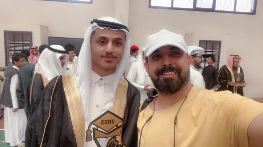 أسرة الطالب حمزة بن عبدالعزيز الرميلي تحتفل بتخرجه من الثانوية