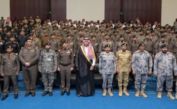 سمو الأمير فيصل بن خالد بن سلطان يلتقي القيادات الأمنية والمشاركين بالحملة الوطنية لمكافحة المخدرات في المنطقة.