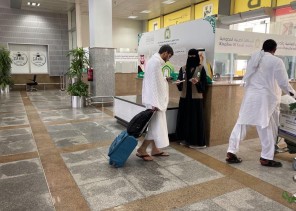 الشؤون الإسلامية توزع أكثر من 320 ألف مطبوعة وكروت الكترونية إرشادية بمطار الملك عبدالعزيز بجدة