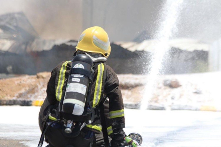 الدفاع المدني بـ”دومة الجندل” يُخمد حريقاً في محطة محروقات