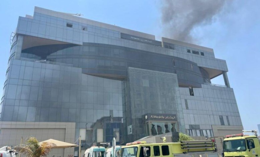 إمارة مكة المكرمة : الدفاع المدني يتمكن من إخماد حريقٍ أندلع بمخلفات ووحدات تكييف بسطح مبنى غير مأهول بجدة