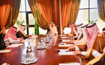 أمير تبوك يرأس اجتماع جمعية الملك عبدالعزيز الخيرية