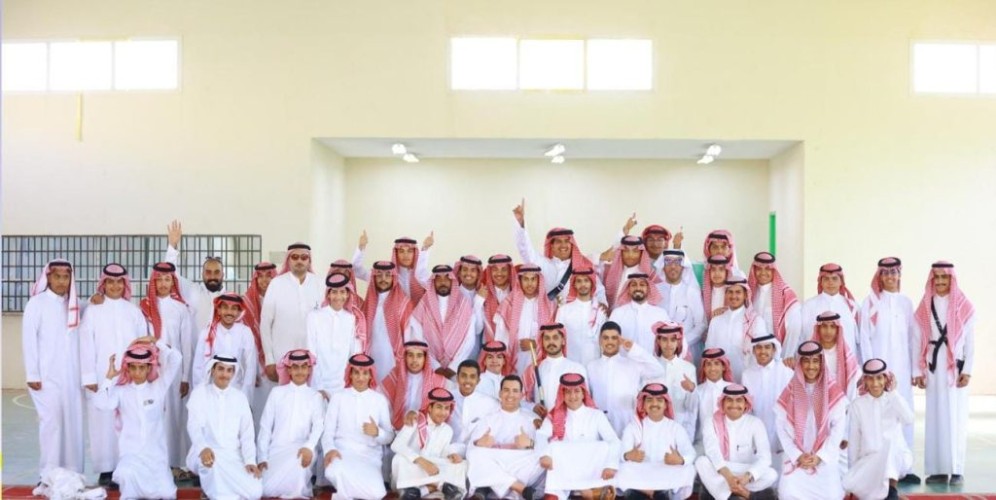 ثانوية الشيخ إبن باز بعرعر تفوز بمسابقة العرضة السعودية لمدارس عرعر