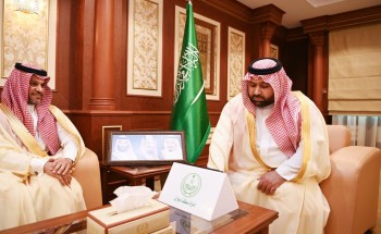 سمو نائب أمير جازان يستقبل رئيس هيئة الهلال الأحمر السعودي ويدشن مشروع الإسعاف الجوي