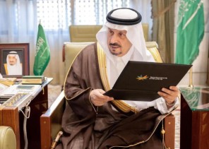 أمير منطقة الرياض يستقبل مدير فرع وزارة الموارد البشرية والتنمية الاجتماعية بالمنطقة
