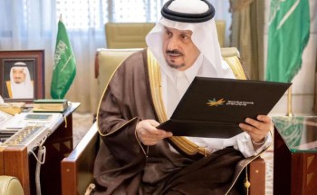 أمير منطقة الرياض يستقبل مدير فرع وزارة الموارد البشرية والتنمية الاجتماعية بالمنطقة
