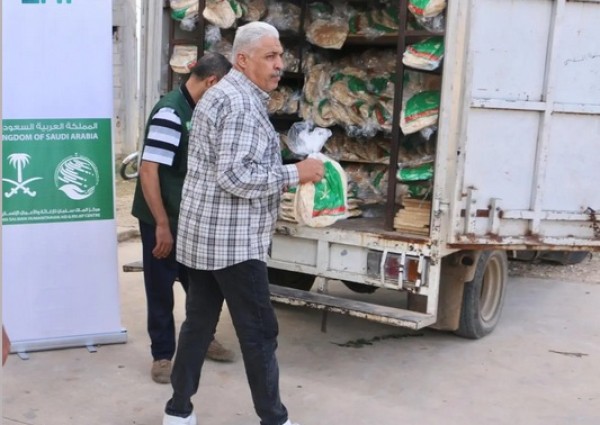 مركز الملك سلمان للإغاثة يوزع يوميًا 25.000 ربطة خبز للأسر اللاجئة ضمن مشروع مخبز الأمل الخيري شمال لبنان