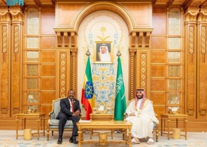 سمو ولي العهد يلتقي رئيس الوزراء بجمهورية إثيوبيا