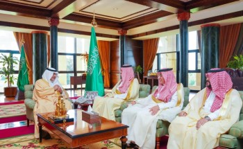 أمير منطقة تبوك يستقبل سمو رئيس الاتحاد السعودي للهجن