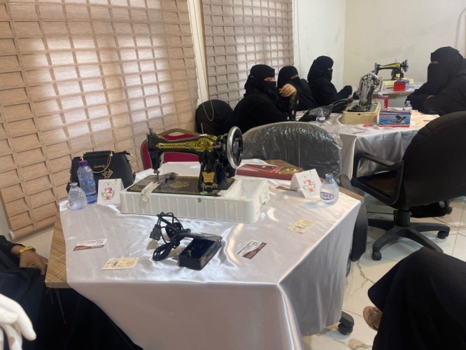 جمعية المتقاعدين بجازان تقيم دورة لتعليم الخياطة لبنات المتقاعدين والمتقاعدات