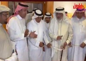 الدكتور عبدالله رشاد يفتتح معرض جدة بريشتنا