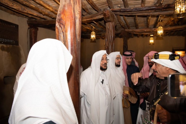وزير الشؤون الإسلامية يزور مسجد الأطاولة التاريخي بمنطقة الباحة