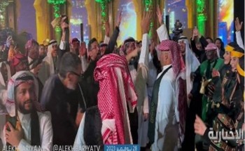 شاهد: السعوديون المقيمون في باريس يحتفلون بفوز المملكة بتنظيم معرض إكسبو 2030 مرددين: “تحت بيرق سيدي سمعا وطاعة “