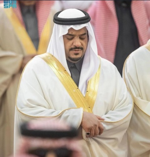 نائب أمير الرياض يؤدي صلاة الميت على صاحب السمو الأمير محمد بن بدر بن فهد بن سعد الأول آل عبدالرحمن