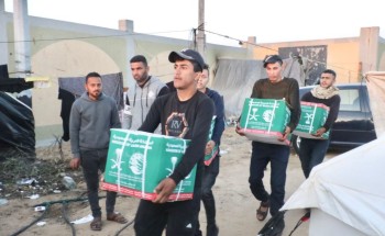 بهدف تخفيف معاناة السكان في قطاع غزة .. مركز الملك سلمان للإغاثة يوزع على المتضررين الفلسطينيين السلال الغذائية والمساعدات الإيوائية