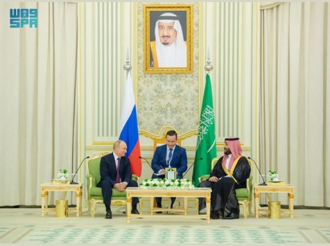 سمو ولي العهد يستقبل الرئيس الروسي ويعقدان اجتماعاً في قصر اليمامة بالرياض