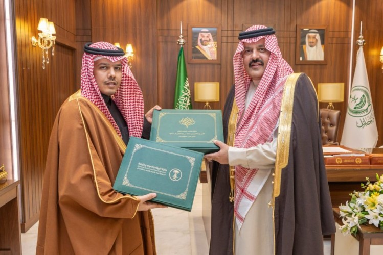 أمير حائل يتسلم التقرير الشامل لجائزة الأمير عبدالعزيز بن سعد للتميز ‏البيئي ‏والزراعة بالمنطقة لعام ‏‏2023 م