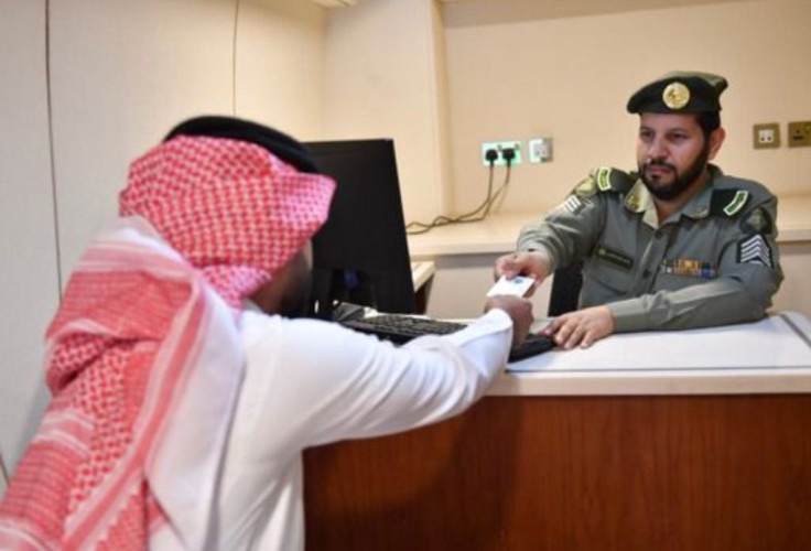 الجوازات تقدم خدمة تفعيل جواز السفر لزوار معرض وزارة الداخلية بمهرجان الملك عبدالعزيز للإبل