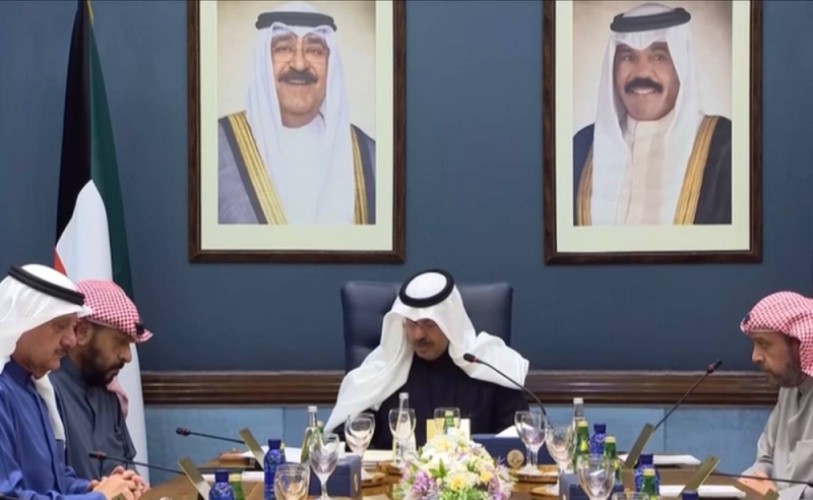 شاهد: الشيخ نواف الأحمد الصباح يبكي وهو ينعي وفاة أمير دولة الكويت
