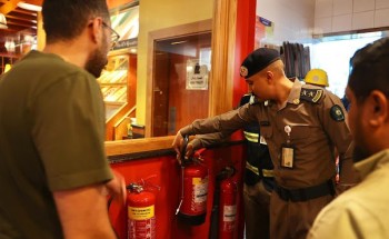 الدفاع المدني بمنطقة المدينة المنورة يواصل جولات السلامة في الفنادق والمجمعات التجارية