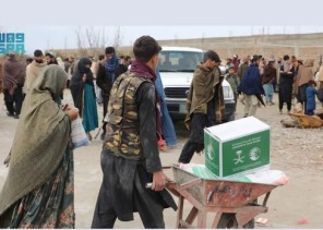 مركز الملك سلمان للإغاثة يوزع 500 سلة غذائية في مديرية خوجياني بولاية ننجرهار في أفغانستان