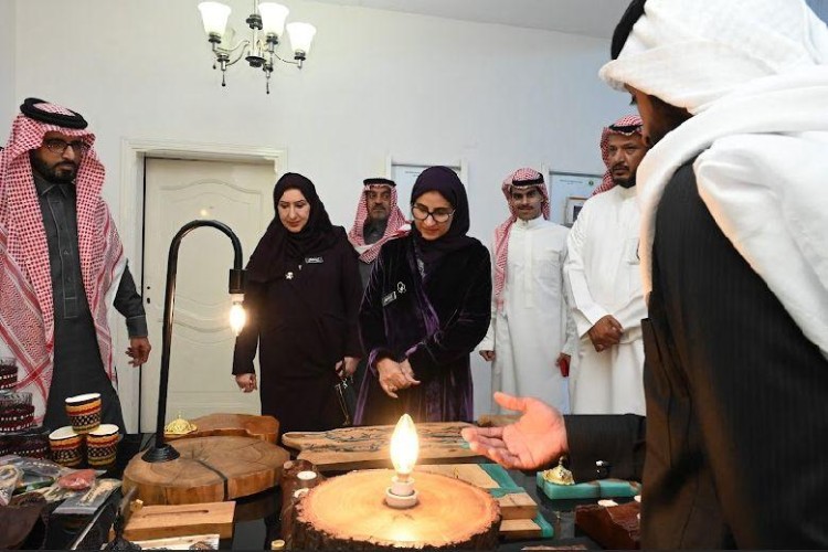 “صاحبة السمو الأميرة نوف بنت عبدالرحمن آل سعود تزور جمعية الثقافة والفنون في تبوك وتشيد بالمواهب الإبداعية المحلية”