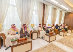 الأمير عبدالعزيز بن سعد يكرم شركاء النجاح والرعاة لموسم سباقات ميدان الفروسية بحائل