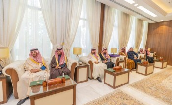 الأمير عبدالعزيز بن سعد يكرم شركاء النجاح والرعاة لموسم سباقات ميدان الفروسية بحائل