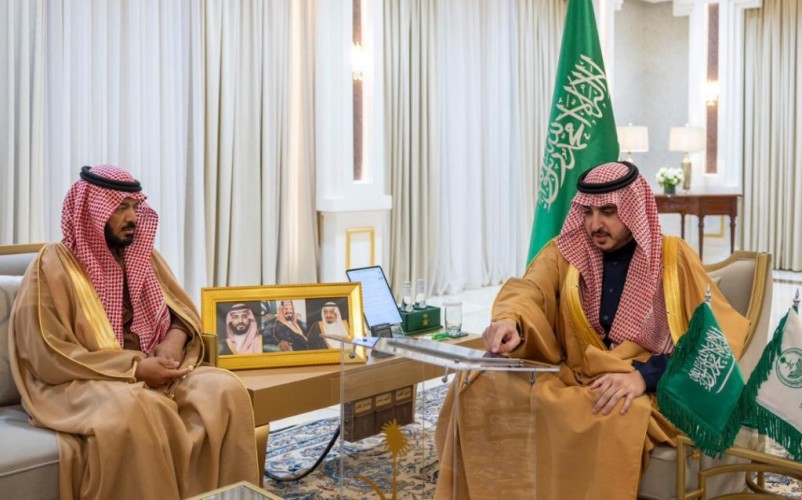 الأمير فيصل بن نواف بن عبدالعزيز يستقبل رئيس مجلس جمعيّة الجوف للإعلام ويدشن موقعها الإلكتروني