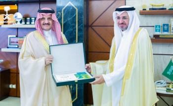أمير الشرقية يستقبل مدير فرع مركز الملك عبدالعزيز للتواصل الحضاري بالمنطقة