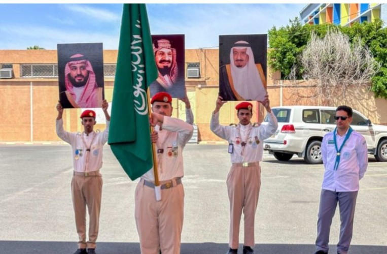 تعليم الطائف ينفذ مسيرة وتحية للعلم السعودي بمشاركة 40 طالباً وطالبة
