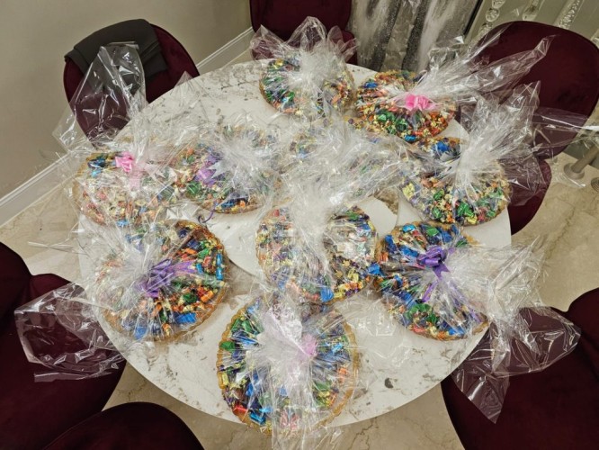 سواعد الحي بمركز المسفلة يساهم في تجهيز مصليات العيد وتوزيع الحلوى على المصلين