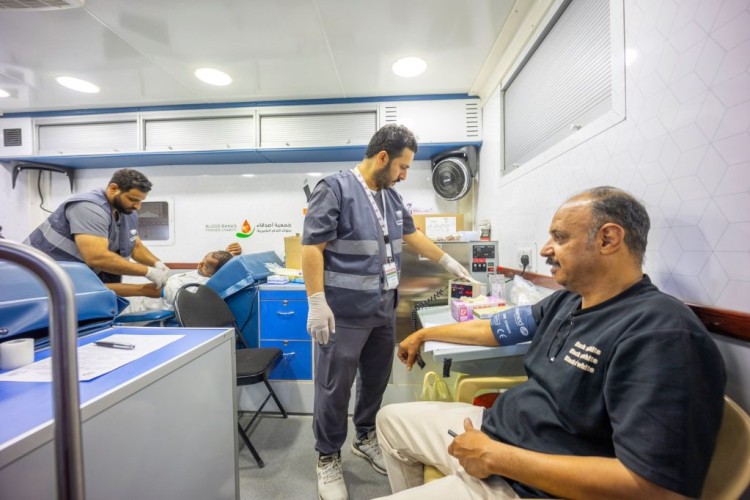 أكثر من 800 مستفيد من حملة التبرع بالدم في مستشفى “الإمام الفيصل”