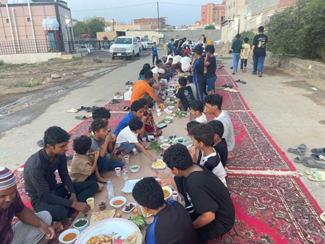أهالي قرية الطرشية يقيمون إفطار جماعي