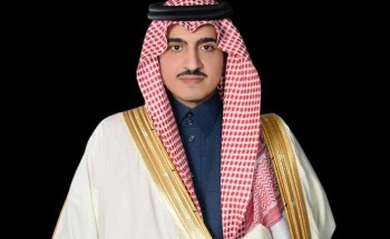 الأمير بدر بن سلطان ينقل تعازي القيادة لذوي الشهيد “العبدلي”