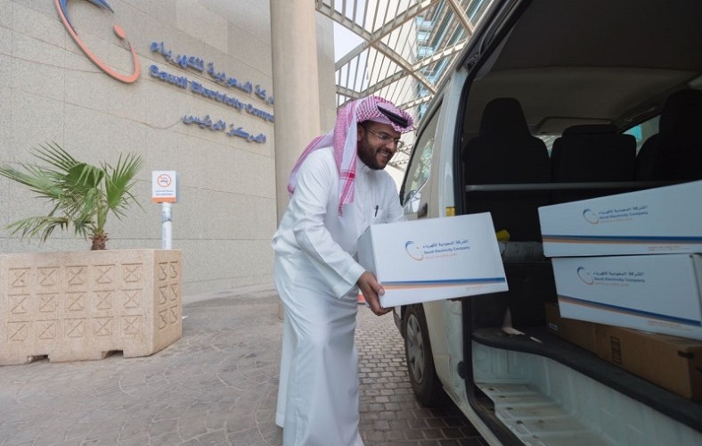 “السعودية للكهرباء” تُوزع 1300 حقيبة مدرسية للأسر المحتاجة بالتعاون مع “تراحم”