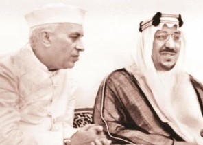 فيديو نادر لزيارة الملك سعود للهند وبرفقته الملوك فيصل وفهد وعبدالله قبل 78 عاماً
