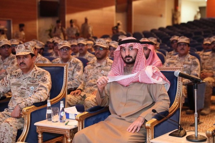 بالصور.. زيارة وزير الحرس الوطني لكلية الملك خالد العسكرية بالرياض