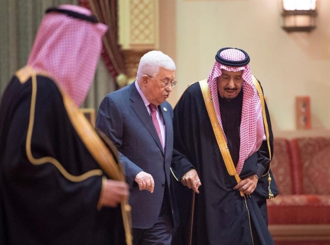 خادم الحرمين يستقبل الرئيس الفلسطيني ويقيم مأدبة غداء تكريماً له