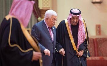 خادم الحرمين يستقبل الرئيس الفلسطيني ويقيم مأدبة غداء تكريماً له