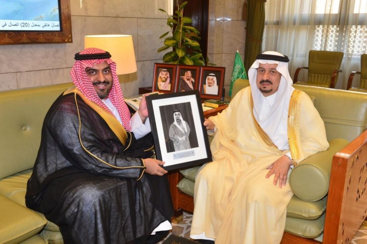 سمو أمير منطقة الرياض يستقبل الدكتور الحنيحن