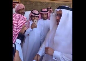 فيديو.. وزير التعليم يعزي ذوي الطالب معتز الحارثي