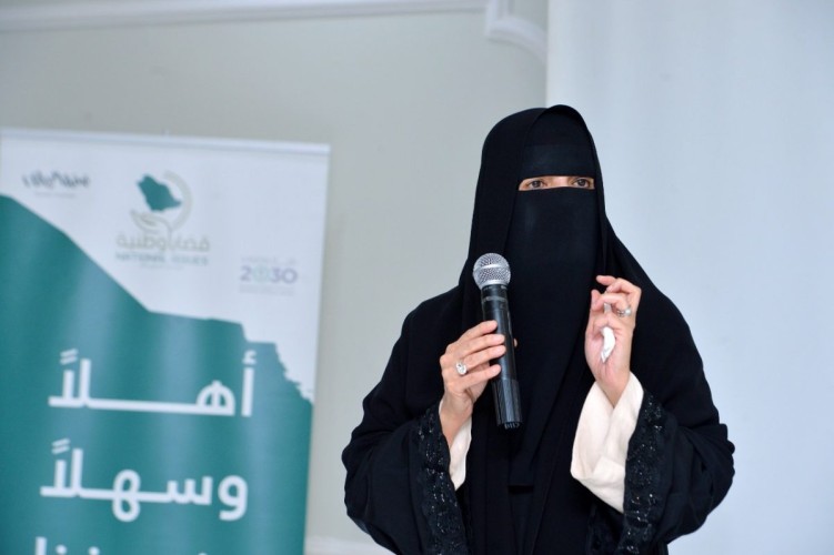 عضوات قضايا وطنية يكرمن الأميرة الجوهرة بنت فهد