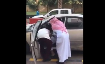 أمين مكة يوجه بتكريم حارس أمن رافق مواطناً من ذوي الاحتياجات الخاصة حتى سيارته (فيديو)